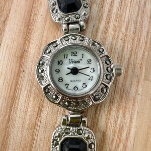 Vivani ladies silver tone bracelet watch NEW BATTERY